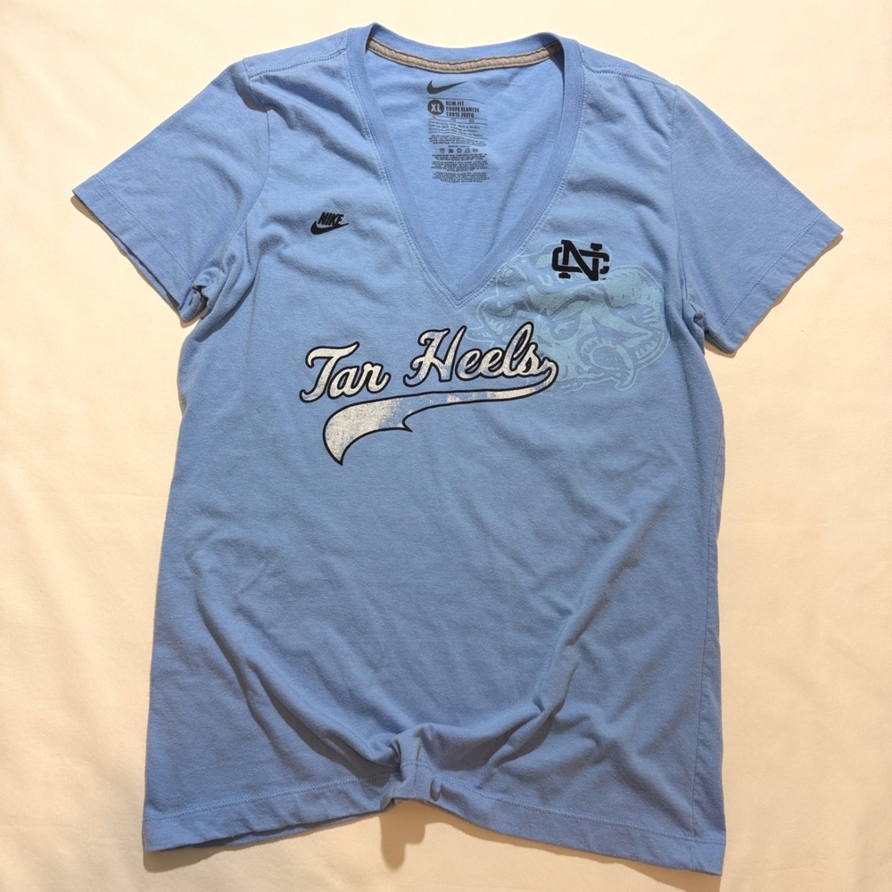 Nike T-Shirt Women XL Blue UNC Tar Heels V-Neck Slim Fit Graphic Tee